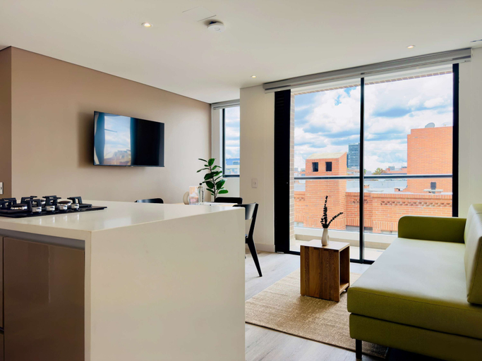 Room 5, w Serene 2BR w Balcony in Santa Barbara, Santafé de Bogotá