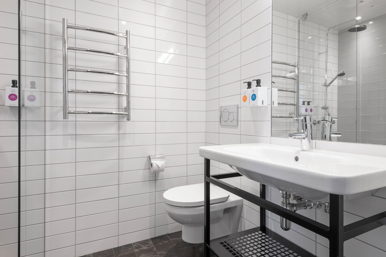 Bathroom 3, Quality Hotel The Box, Linköping