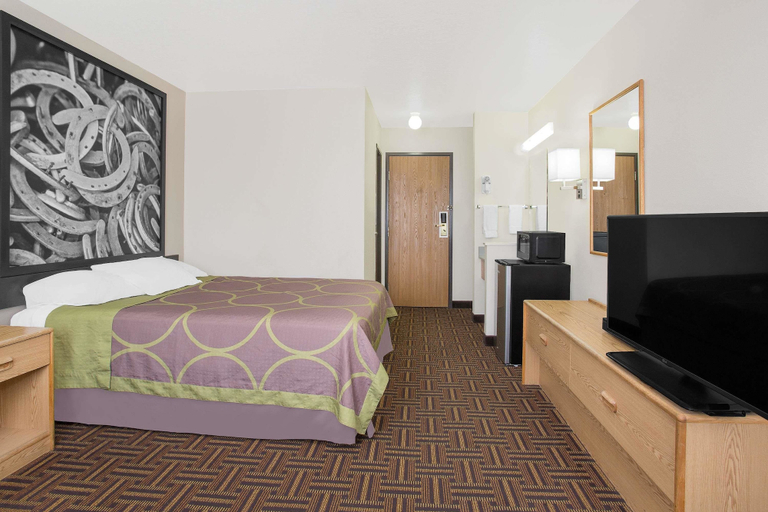 Bedroom 2, Super 8 by Wyndham Bloomfield, San Juan