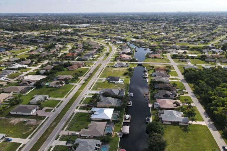 Aerial view 4, Golden Globe - luxury on the canal with pool/spa, Lee