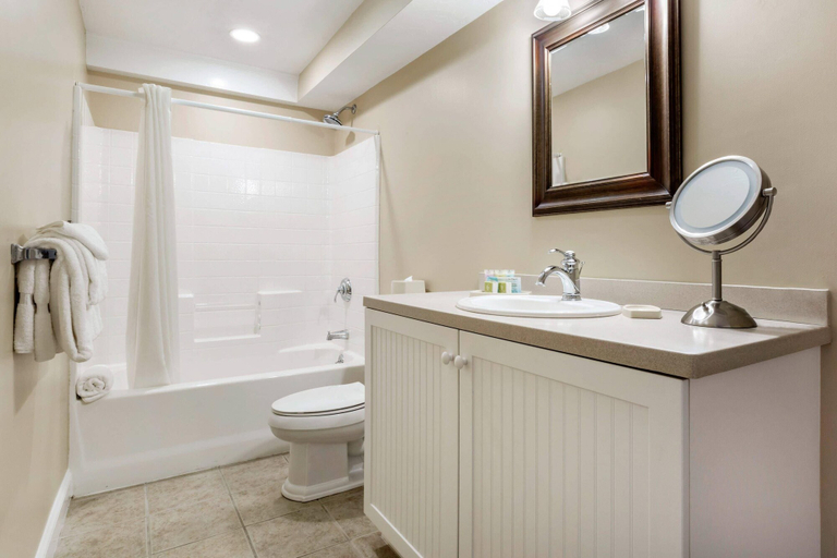 Bathroom 4, Bluegreen Vacations The Breakers Resort, an Ascend Collection Resort, Barnstable