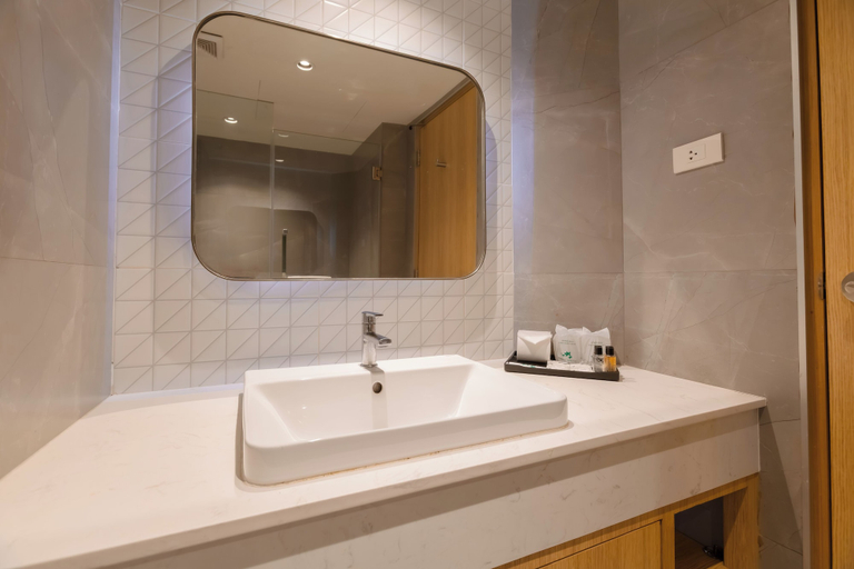 Bathroom 4, Sandy Spring Hotel, Pattaya