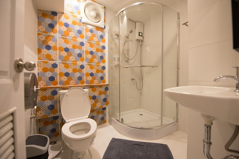Bathroom 4, 4Share Hostel - Adults Only, Chatuchak