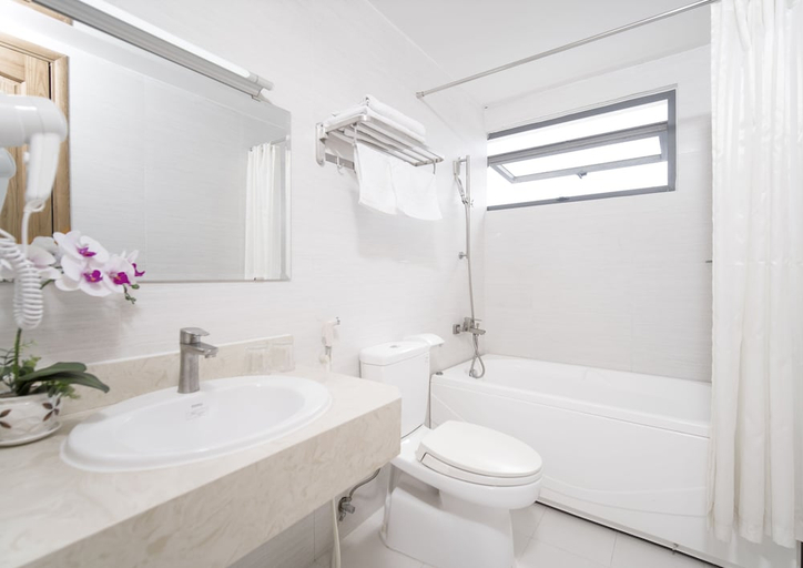 Bathroom, Da Nang Merry Land Hotel, Da Nang