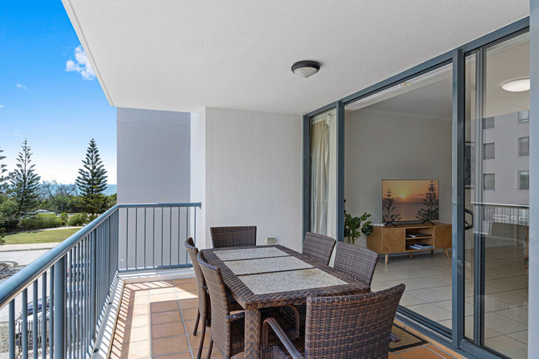 Others 3, Beachside 2-bed With Pools, Gym, BBQ and Parking, Maroochy - Maroochydore