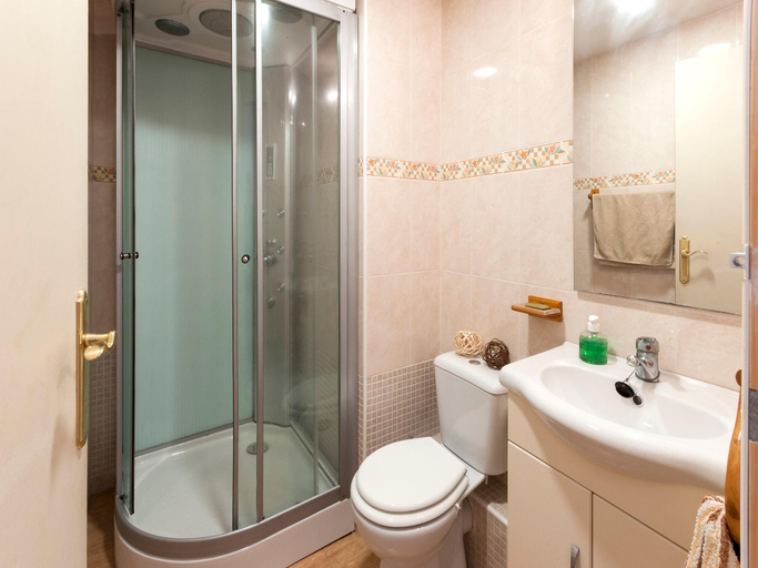 Bathroom 2, Odisea - Apartment, Valencia