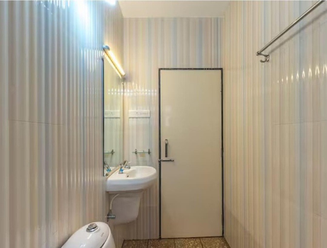 Bathroom, Betelnut Inn, North Goa