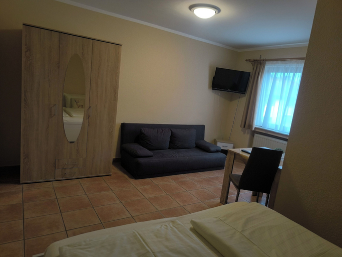 Bedroom 4, Zum Schwarzen Roß Landgasthof, Fulda