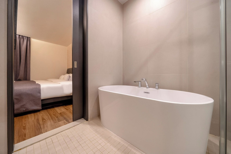 Bathroom 3, Cheonho Aria Hotel, Gandong