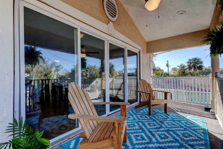 Room 5, Simple Rooftop Gem 2 Blocks 2 Beach Pets Allowed, Pinellas