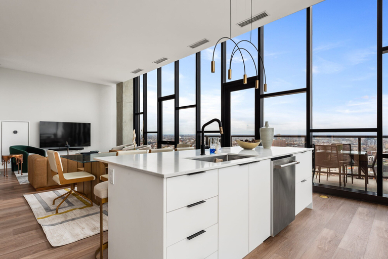 Room 3, Group Escape 2 Luxury 3BR Penthouses, Cook