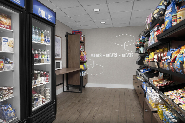 Food & Drinks 5, Hampton Inn & Suites Ocean City/Bayfront-Convention Center, Worcester