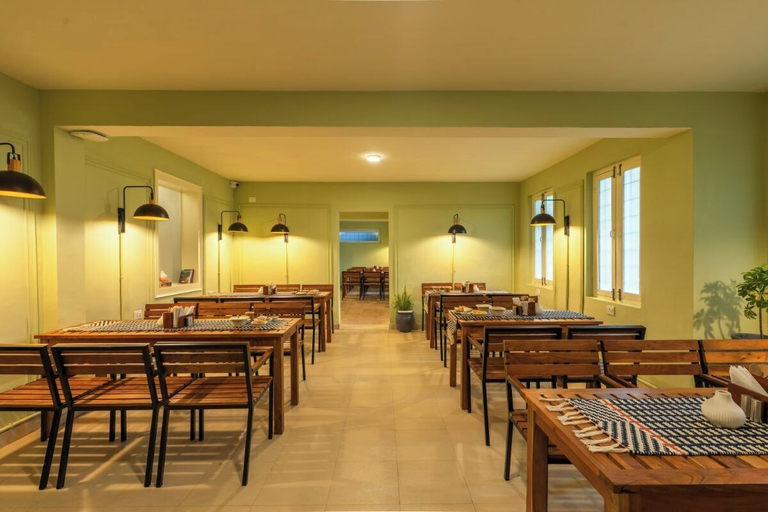 Restaurant 2, The Hosteller Nainital, Nainital