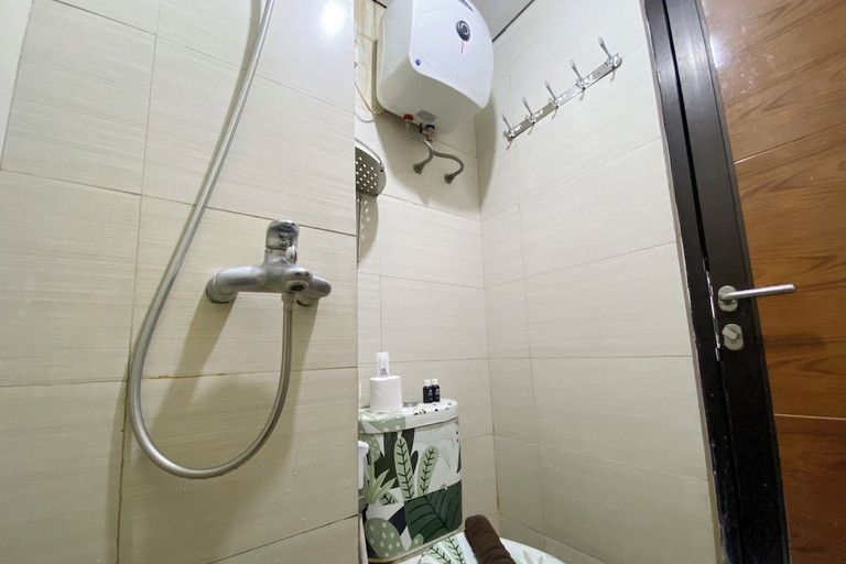 Bathroom 3, Homey 2Br Apartment Gateway Pasteur, Bandung