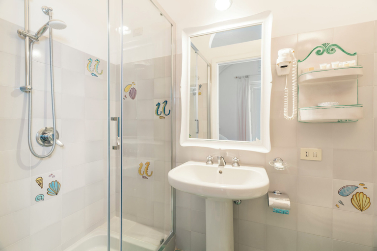 Bathroom 5, Villa La Tartana, Salerno