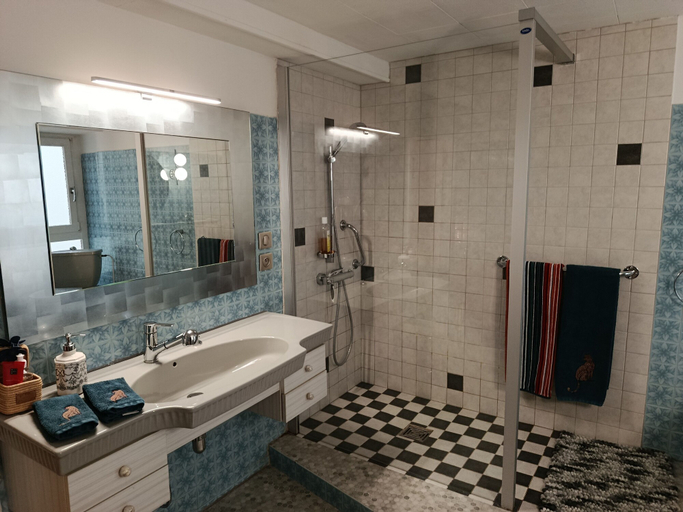 Bathroom 5, Chambre D'hôtes les Myriades D'Or, Loire