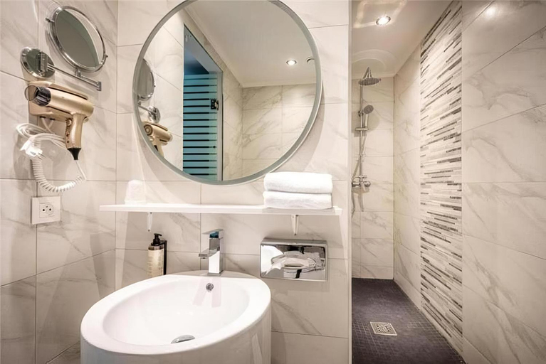 Bathroom 3, Hotel Jamingo, Antwerpen