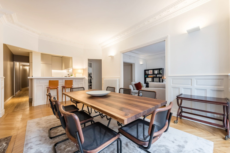 Room 5, Four Saint Germain - Elegant Spacious 3 BDR Apartment in the Heart of Saint Germain, Paris