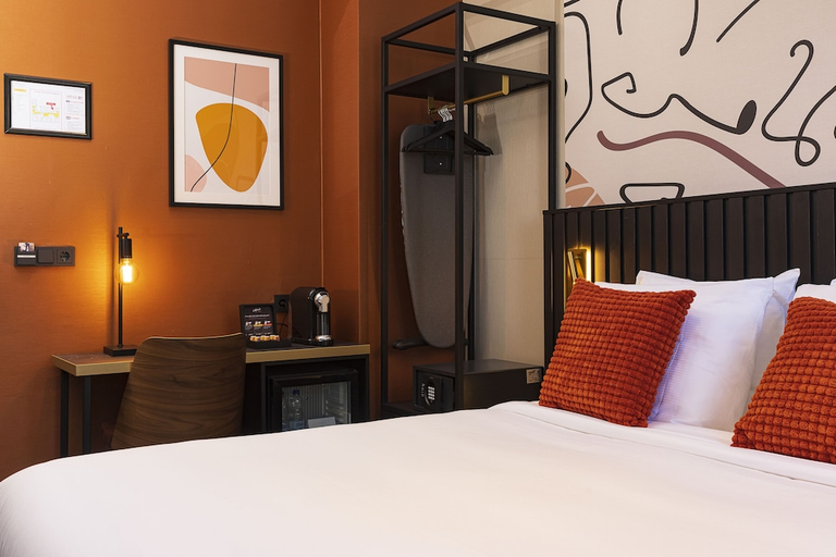 Bedroom 2, Huygens Place, Amsterdam
