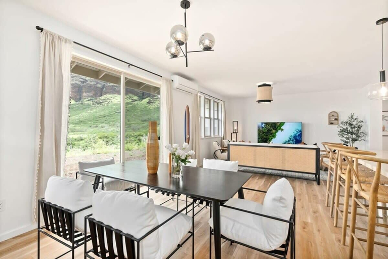 Living area 2, @ Marbella Lane - Mesmerizing Ocean + MT Views, Honolulu