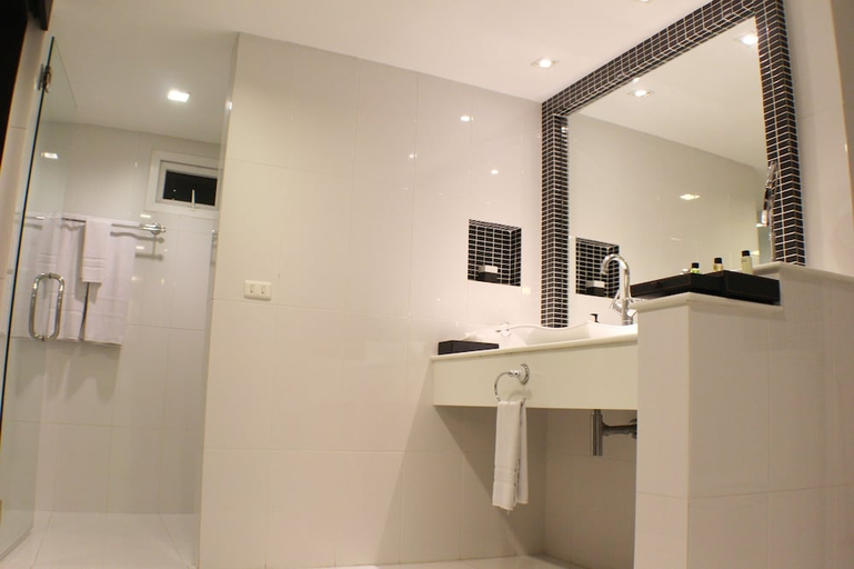 Bathroom 4, Nova Suites, Pattaya