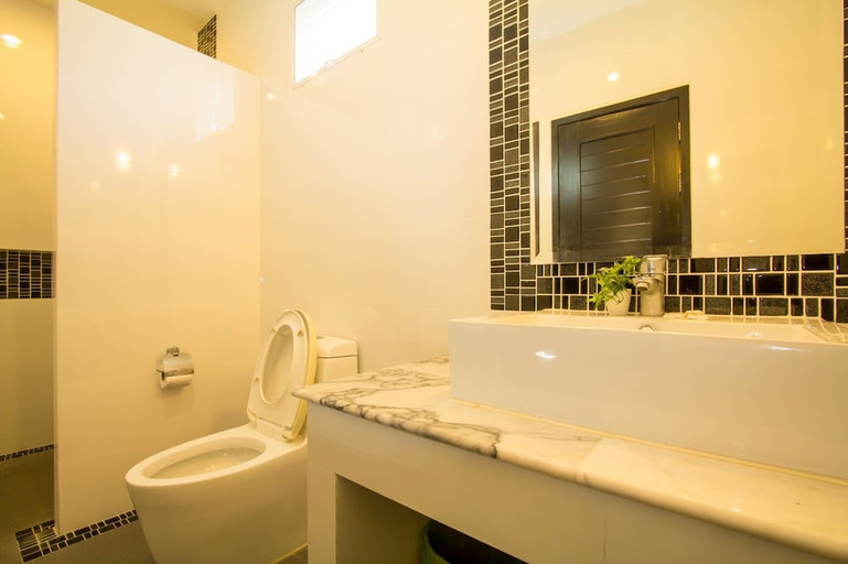 Bathroom, Happy-Home Pool Villa, Hua Hin