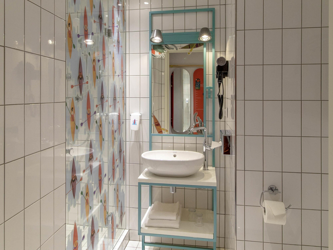 Bathroom 5, ibis Styles Warszawa Centrum, Warsaw