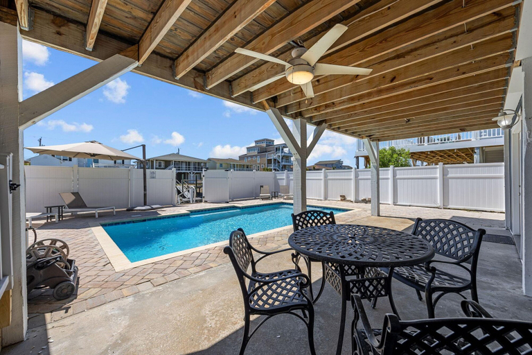 Room 2, Summer Breeze in North Myrtle Beach, Horry