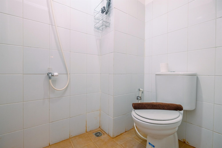 Bathroom, Modern and Homey Studio at Gunung Putri Apartment, Bogor