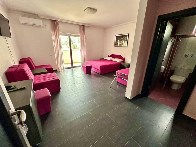 Bedroom 3, West Gate