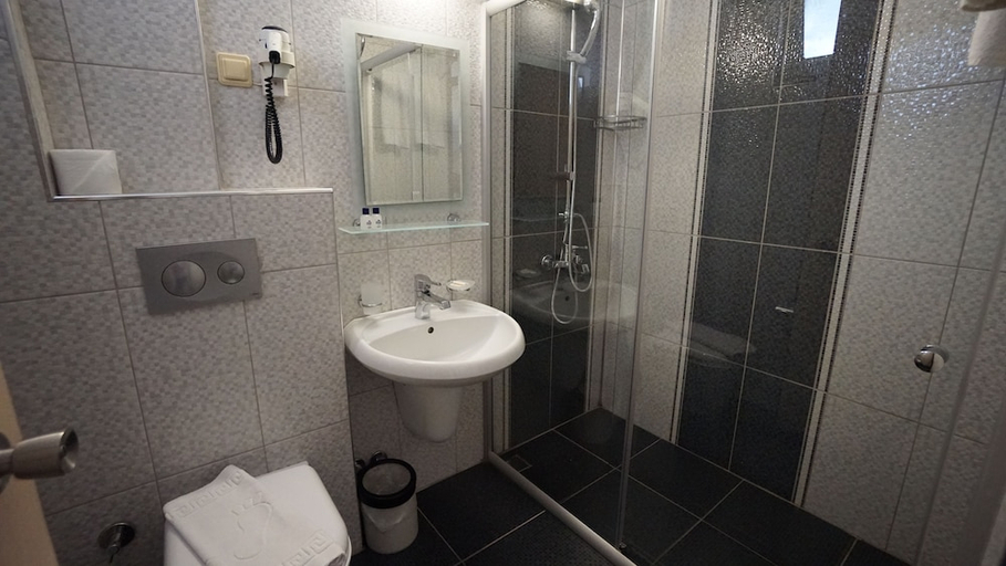 Bathroom 5, Kleopatra Balik Hotel, Alanya