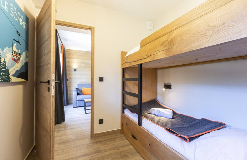 Room 2, Apartment in Samoens With Spa and Pool, Haute-Savoie