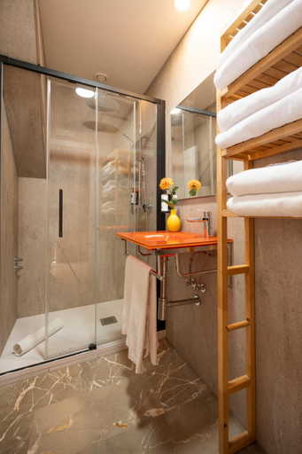 Bathroom 3, Aparthotel G3 Galeon, Madrid