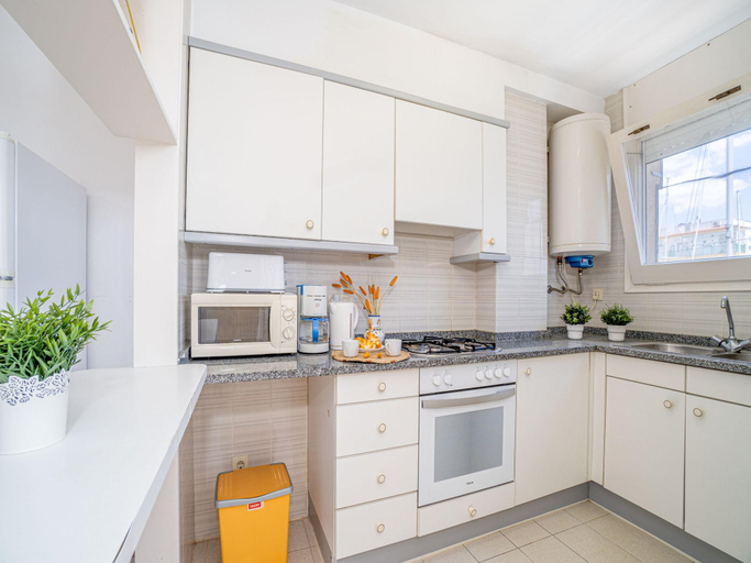 2, Apartment in Empuriabrava with Lake Views, Girona