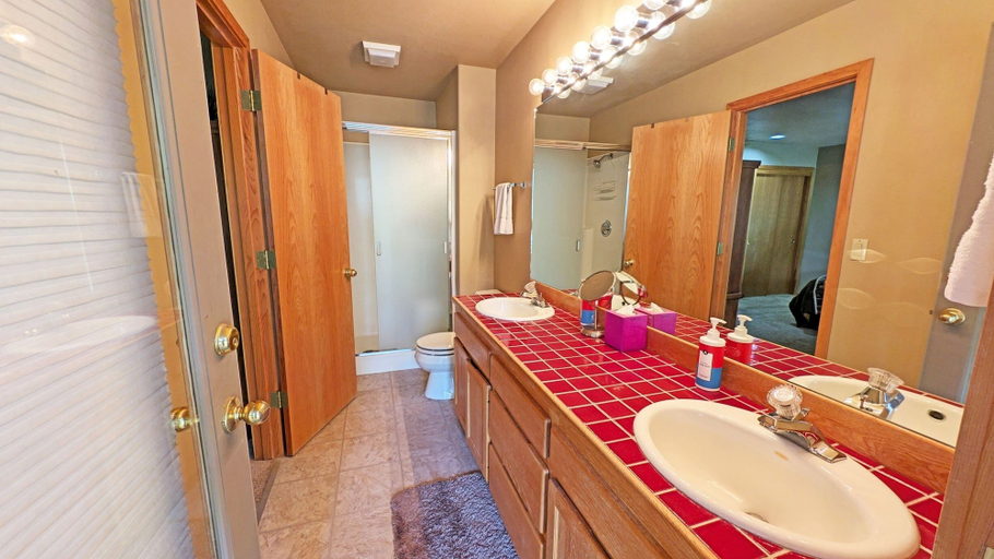 Bathroom 3, Foursome 2 4 Bedroom Home, Deschutes