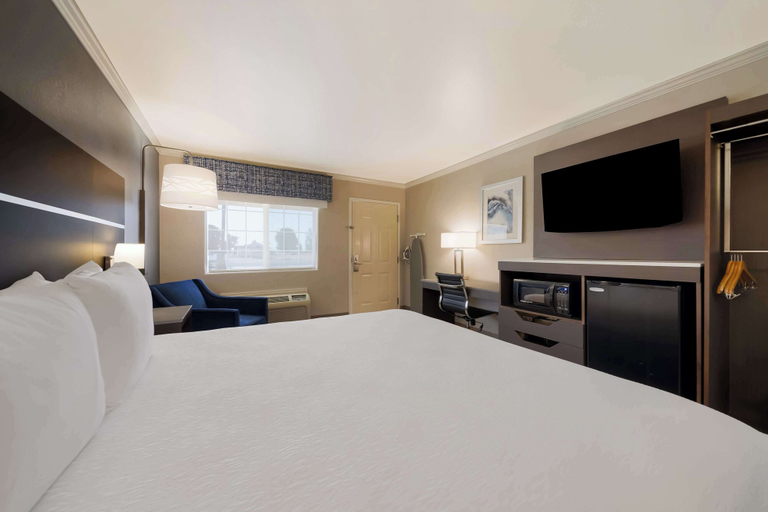 Bedroom 4, Best Western Inn & Suites Lemoore, Kings