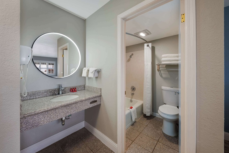 Bathroom 4, Comfort Inn near Hearst Castle - Cambria, San Luis Obispo