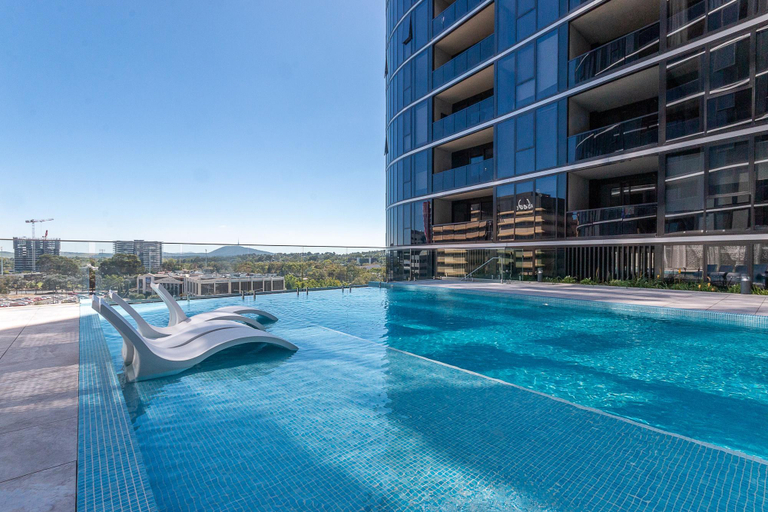 Swimming pool 5, Lovely Sunny 2-bedroom Apartment with Pool and Gym, Canberra