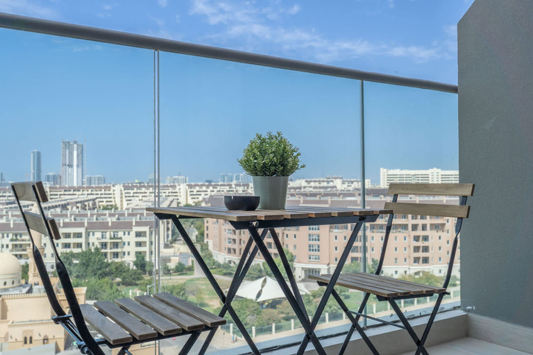 Room 4, Charismatic Studio in Laya Heights Perfect for 2, Dubai