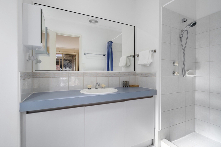 Bathroom 4, Bright Family Stay With Outdoor Space, Stirling