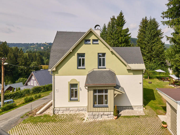 4, Villa in Jablonec with Sauna Hot Tub, Jablonec nad Nisou