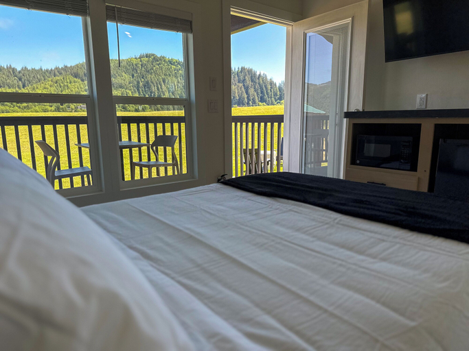 Room 4, Roam Tillamook, Tillamook