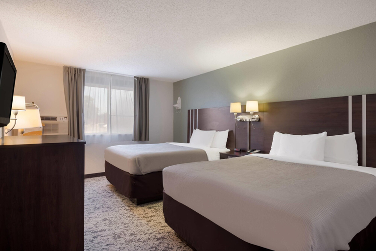 Bedroom 3, Quality Inn Hall of Fame, Stark