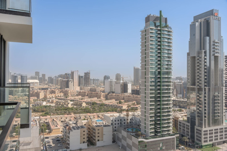 Room 2, Luxury 1-bedroom JVC Apartment With Balcony Pool, Dubai