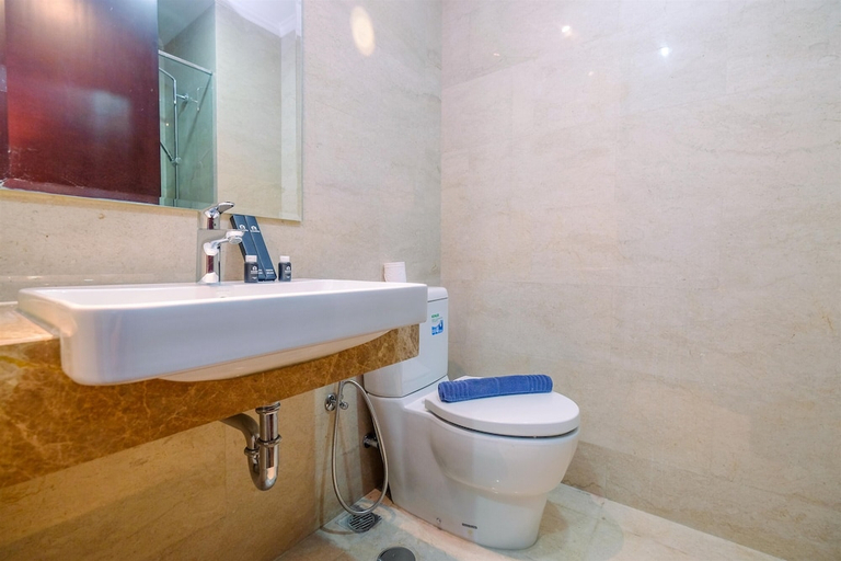 Bathroom 3, Warm and Cozy Studio Room at Menteng Park Apartment, Jakarta Pusat