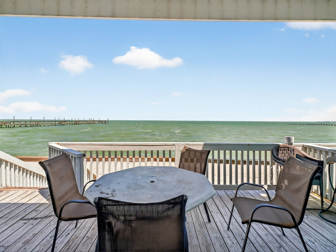 Outdoor dining 3, Bayfront Kontiki 107 3 Bedroom Condo, Aransas