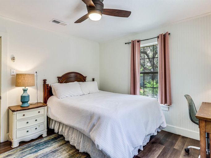 Room 2, Rockport Bungalow 4 Bedroom Home, Aransas
