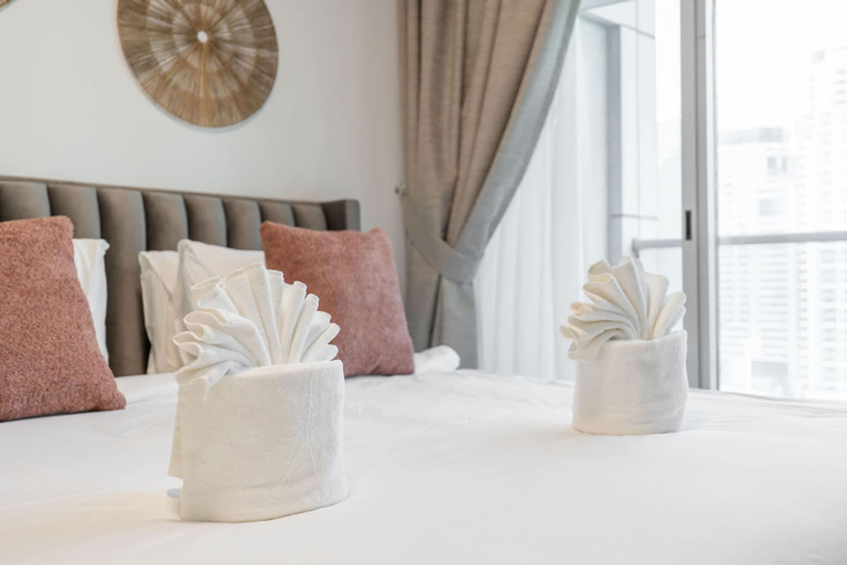 Room 2, Cozy 1BR Gem in Marina With City Views, Dubai