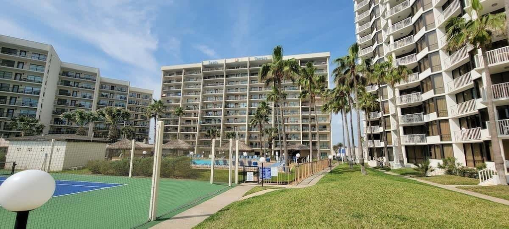 Sport court 4, Saida Royale 9018 2 Bedroom Condo, Cameron