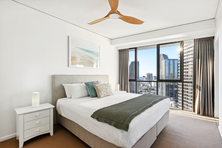 Room 5, Ocean View 3-bed With Gym, Pool, Gold Coast